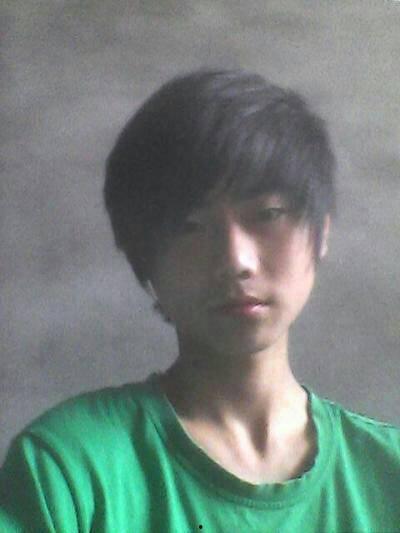 圆脸阳光帅哥生活照,生活照中的青春风采